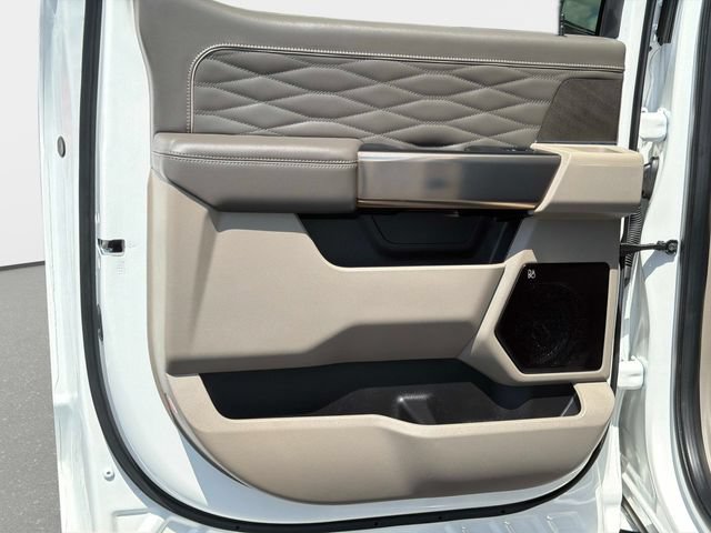 Used 2025 Ford F350 Platinum w/ Platinum Plus Package AWD/4WD image 12