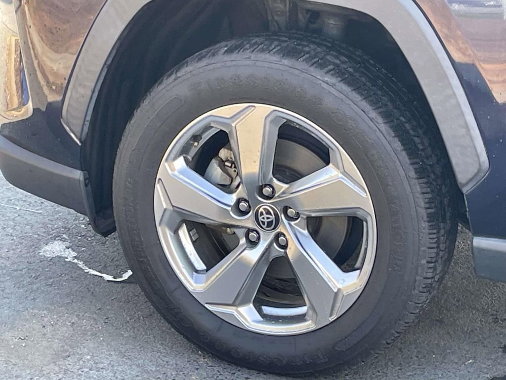 Used 2021 Toyota RAV4 XLE Premium image 22