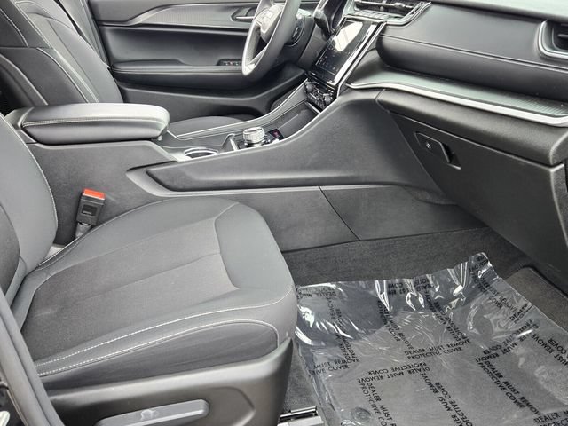 Used 2023 Jeep Grand Cherokee Laredo X AWD/4WD image 16
