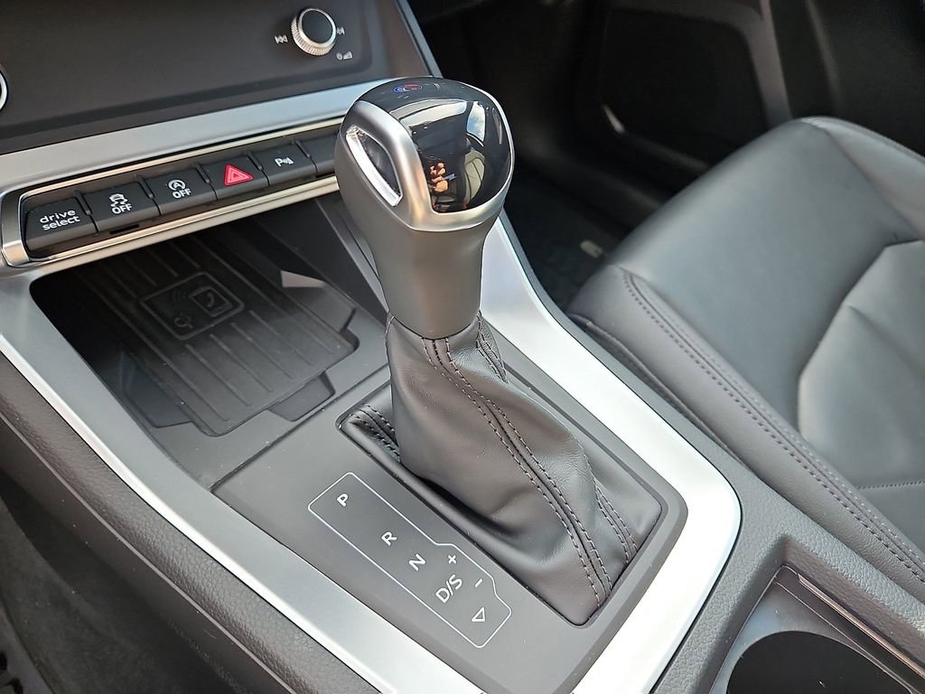 Used 2024 Audi Q3 2.0T Premium w/ Convenience Package image 16