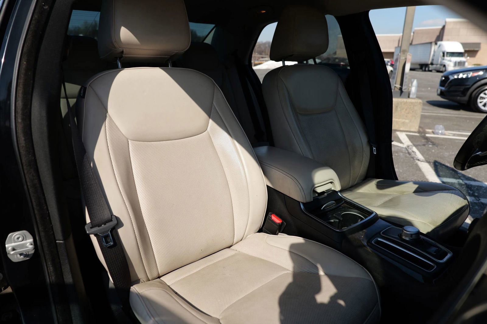 Used 2018 Chrysler 300 Limited image 25