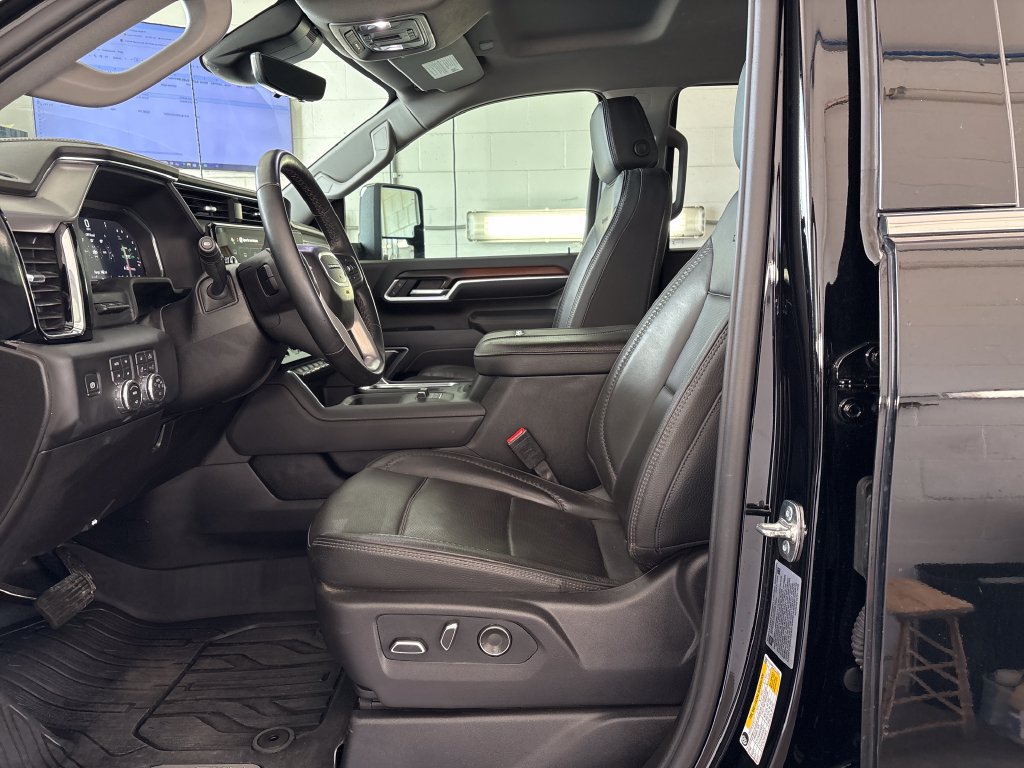 Used 2026 GMC Sierra 3500 Denali w/ Technology Package AWD/4WD image 14