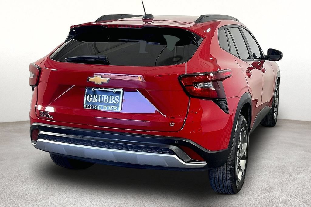 Used 2026 Chevrolet Trax LT w/ Driver Confidence Package FWD image 2