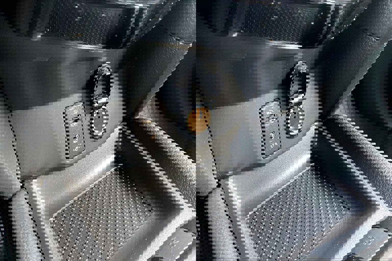 Used 2016 Nissan Rogue SV w/ SV Premium Package image 31