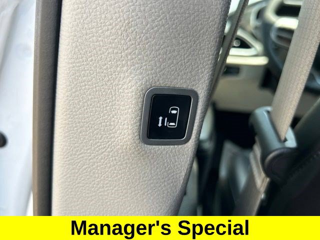 Used 2024 Chrysler Pacifica Touring-L FWD image 41