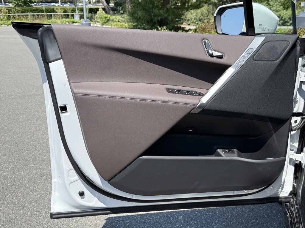 Used 2025 BMW iX xDrive50 w/ Sport Package image 19