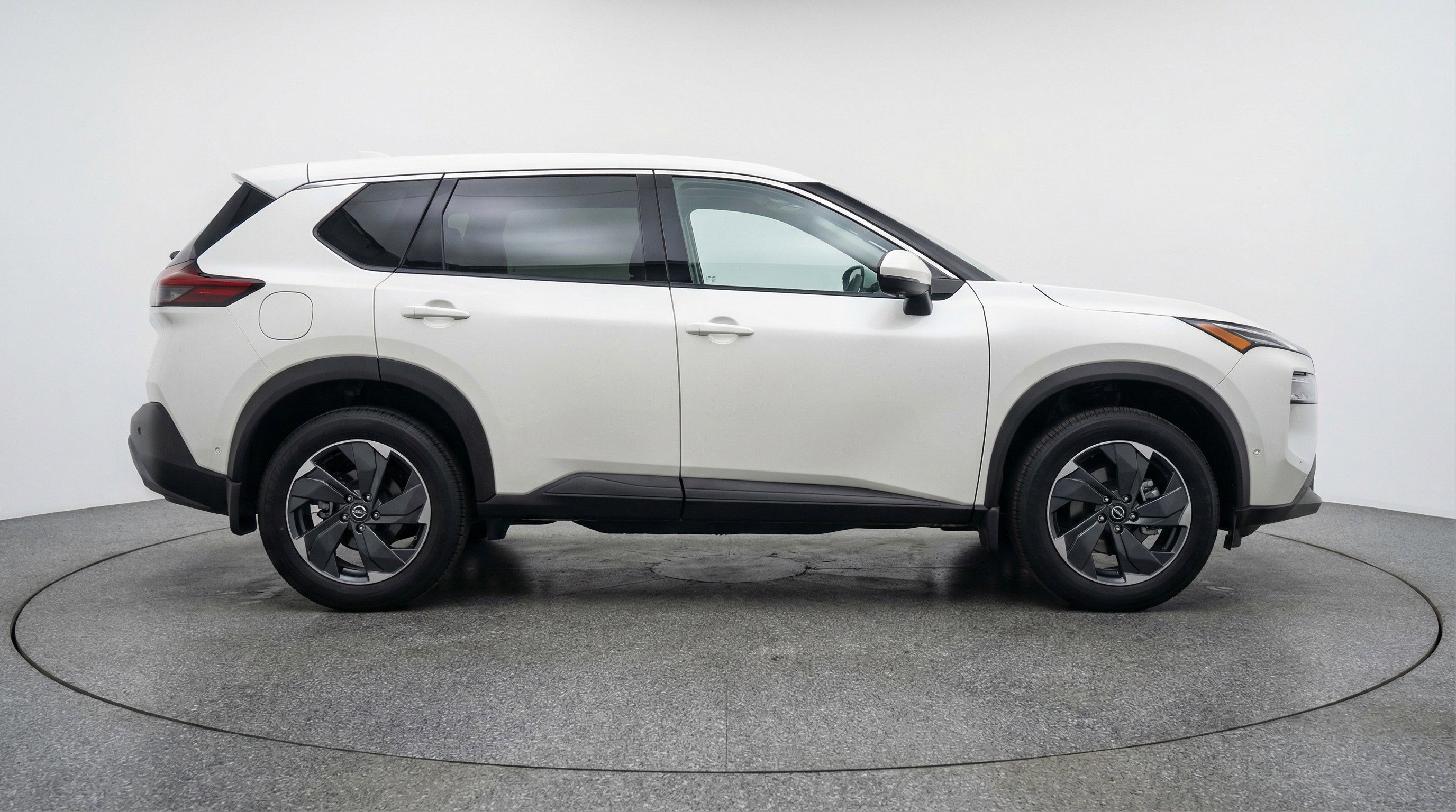 Used 2025 Nissan Rogue SV image 11