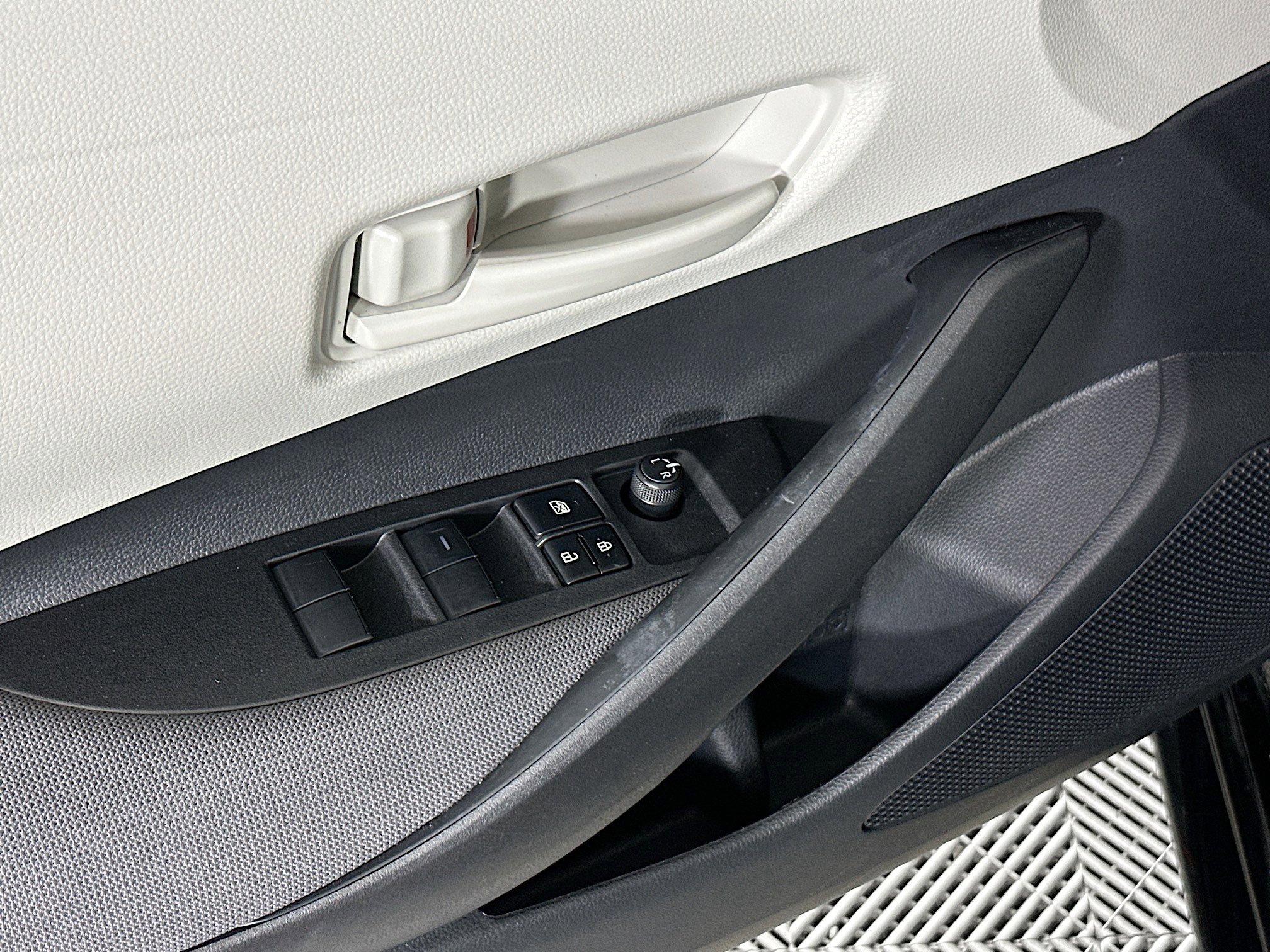 Used 2025 Toyota Corolla LE image 14