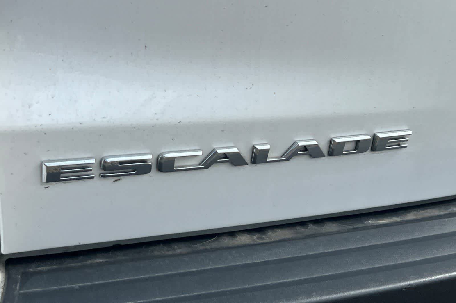 Used 2017 Cadillac Escalade Premium Luxury AWD/4WD image 13