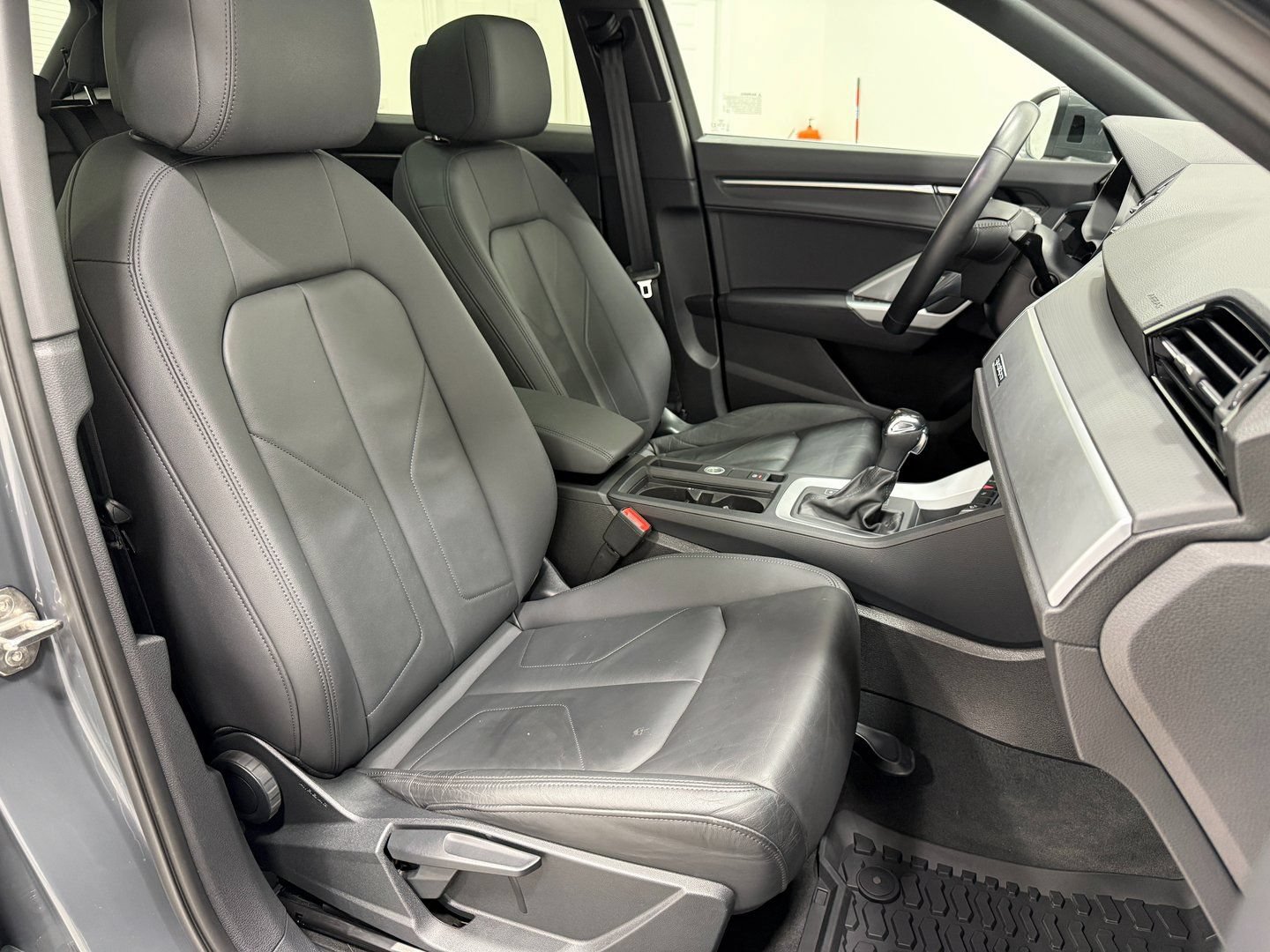 Used 2020 Audi Q3 2.0T Premium w/ Convenience Package AWD/4WD image 26
