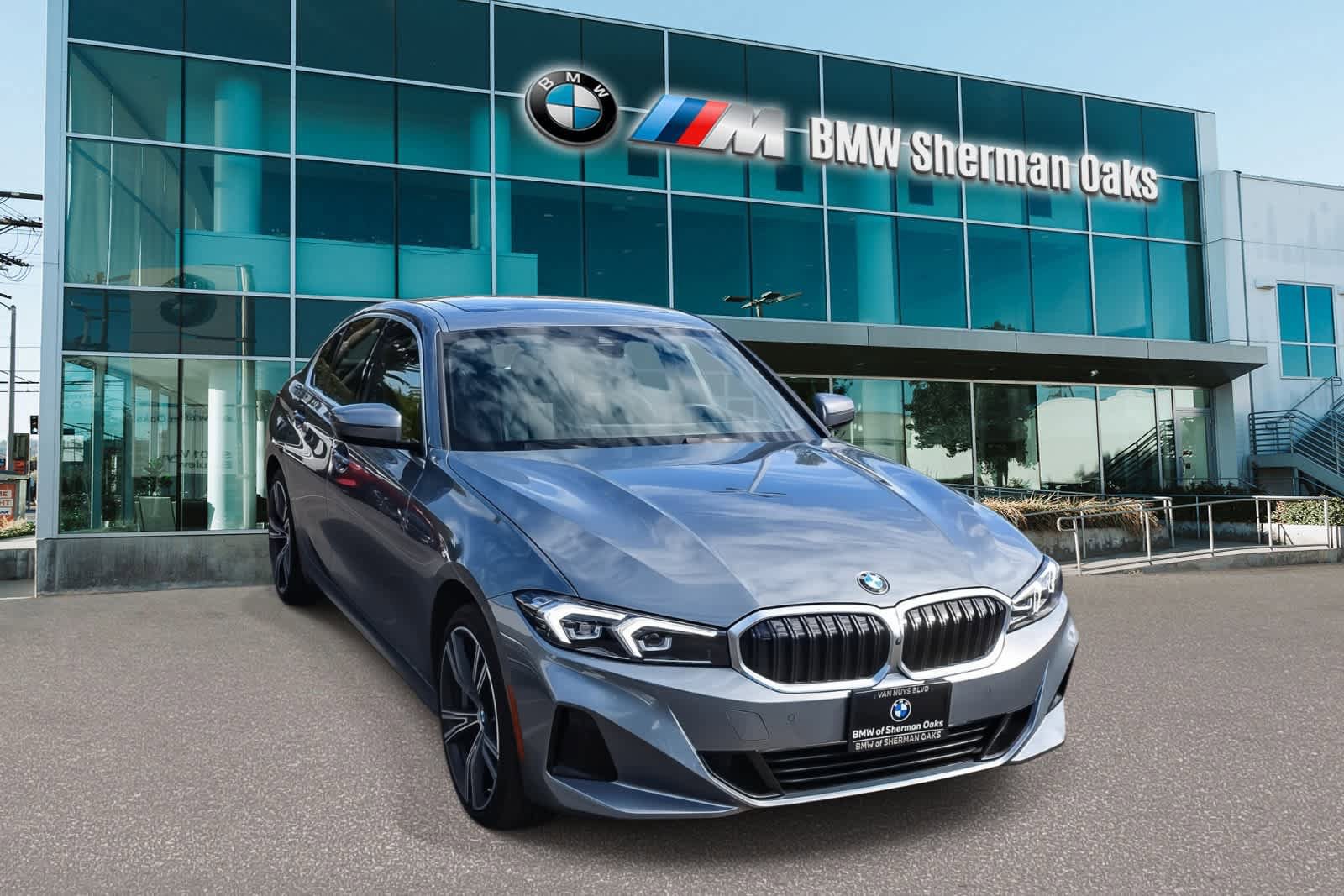 Used 2024 BMW 330i xDrive Sedan w/ Premium Package AWD/4WD image 3
