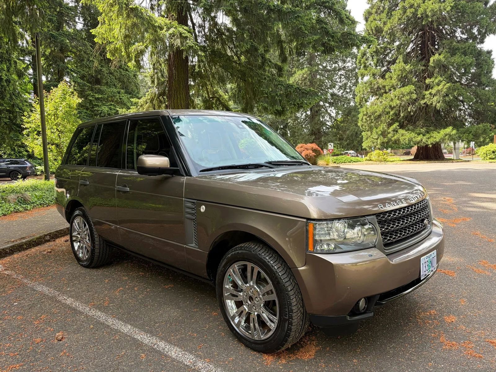 Used 2011 Land Rover Range Rover HSE LUX AWD/4WD image 2