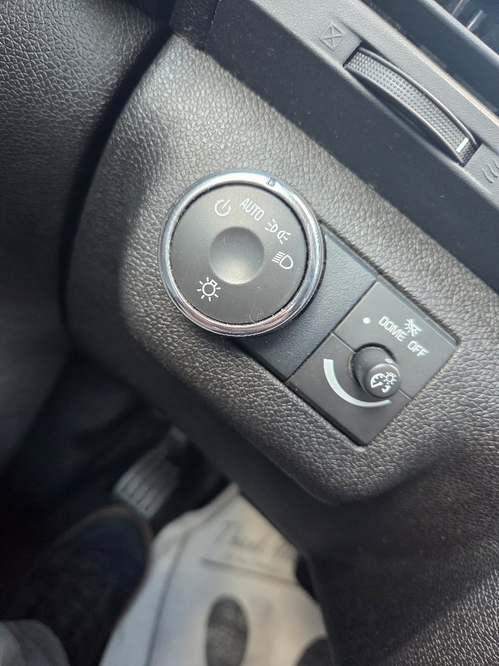 Used 2011 Chevrolet Traverse LT w/ Personal Connectivity Package image 23