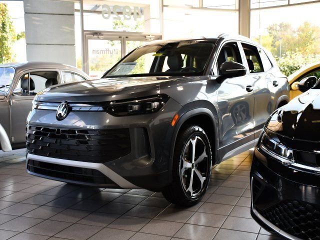 New 2026 Volkswagen Tiguan SE image 3