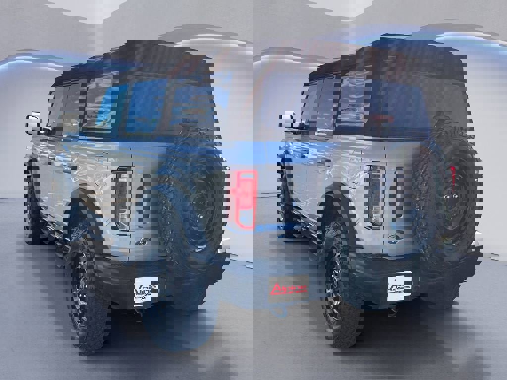 Used 2022 Ford Bronco Black Diamond image 3