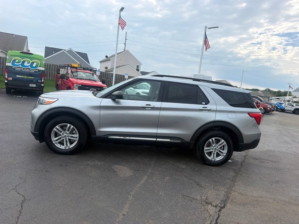 Used 2024 Ford Explorer XLT w/ Equipment Group 202A AWD/4WD image 5