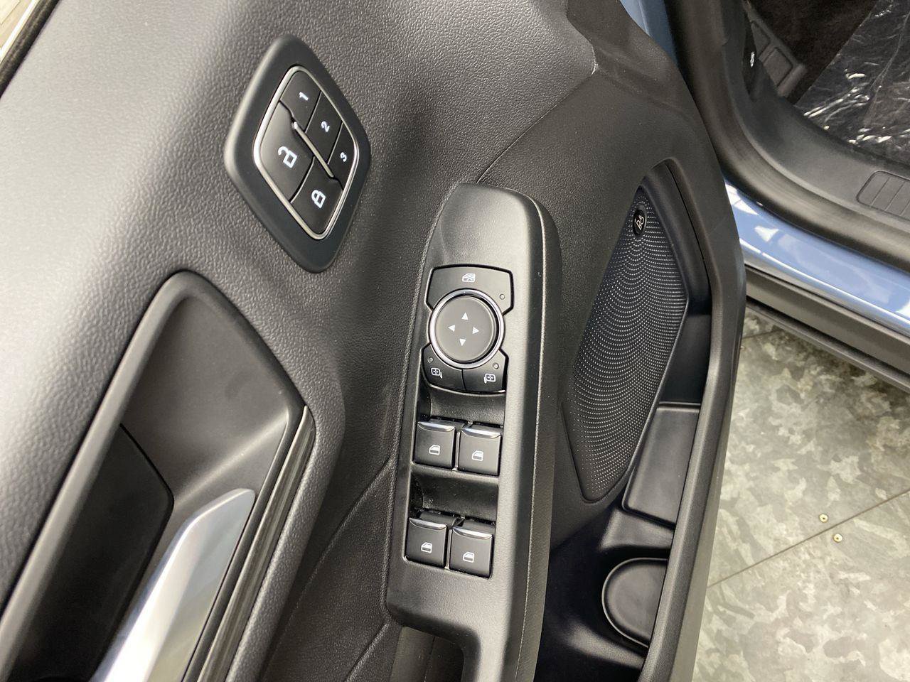 New 2024 Ford Escape SE w/ PHEV Premium Package FWD image 8