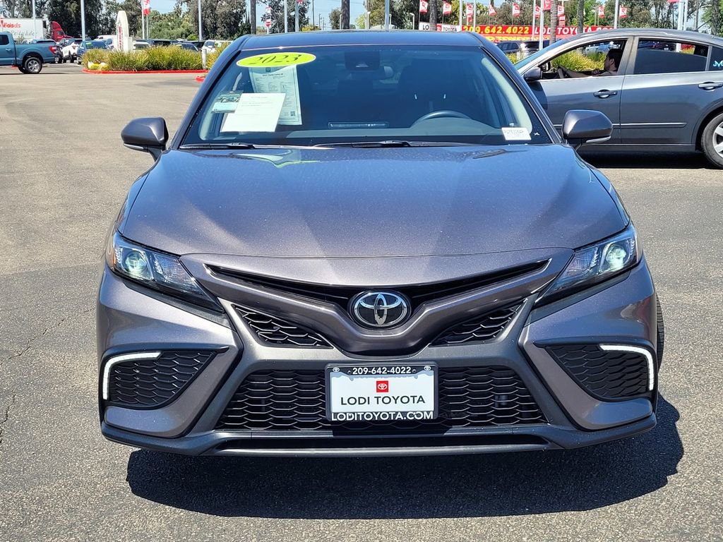 Used 2023 Toyota Camry SE image 2