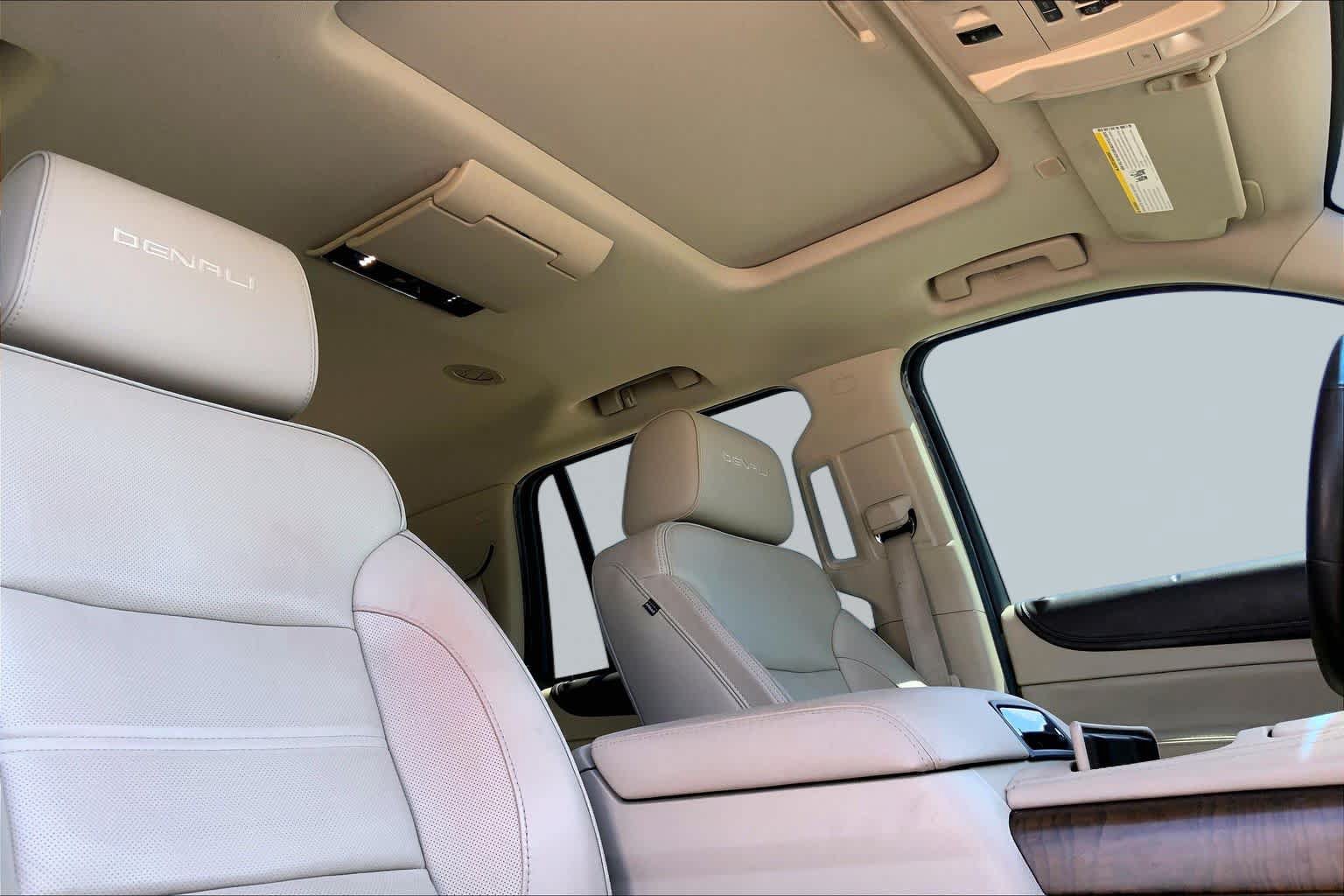 Used 2018 GMC Yukon Denali w/ Denali Ultimate Package AWD/4WD image 14