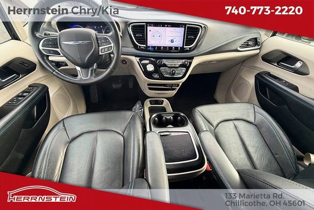 Used 2021 Chrysler Pacifica Touring-L image 12