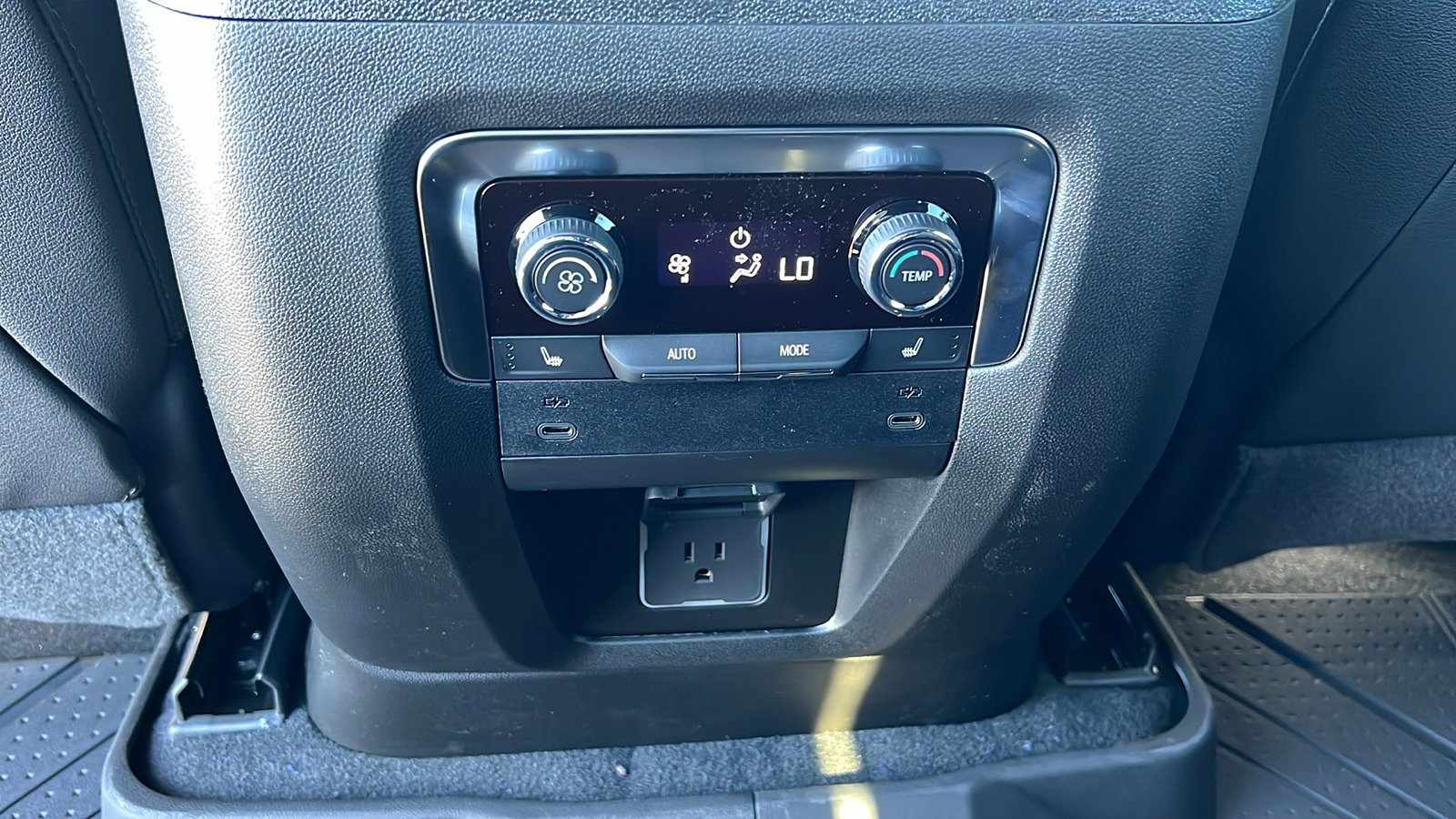 New 2026 Chevrolet Suburban High Country image 18