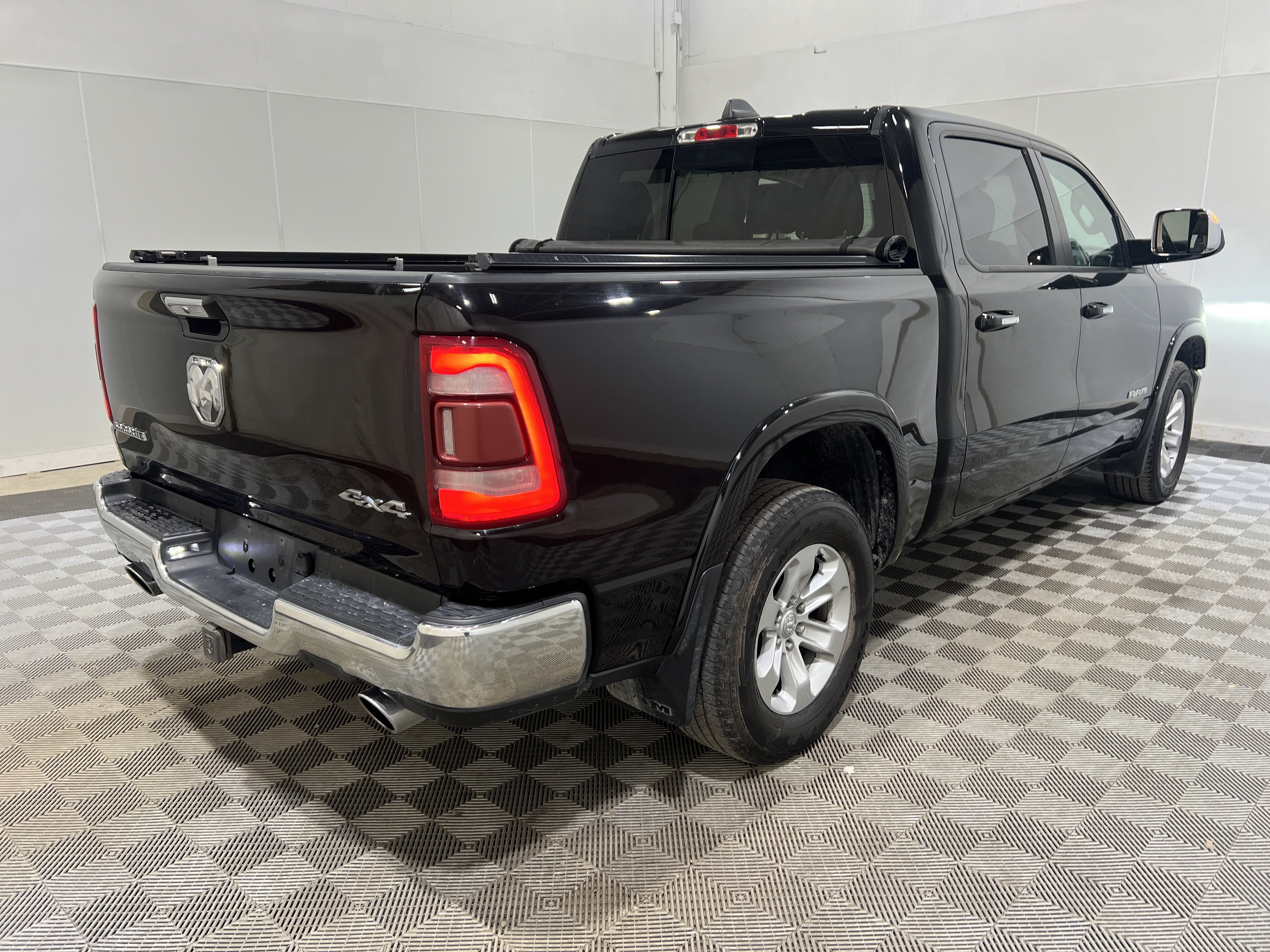 Used 2022 RAM 1500 Laramie AWD/4WD image 4