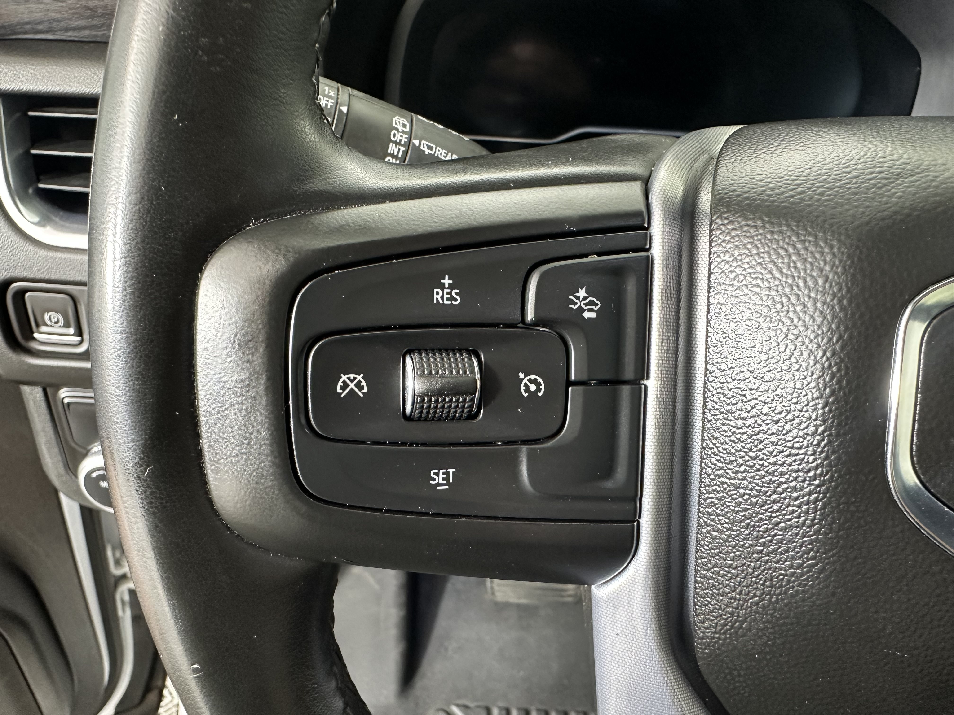 Used 2023 GMC Yukon XL SLT RWD image 15