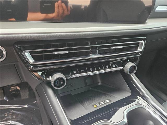 New 2025 Chevrolet Traverse LT w/ Driver Confidence Package FWD image 14