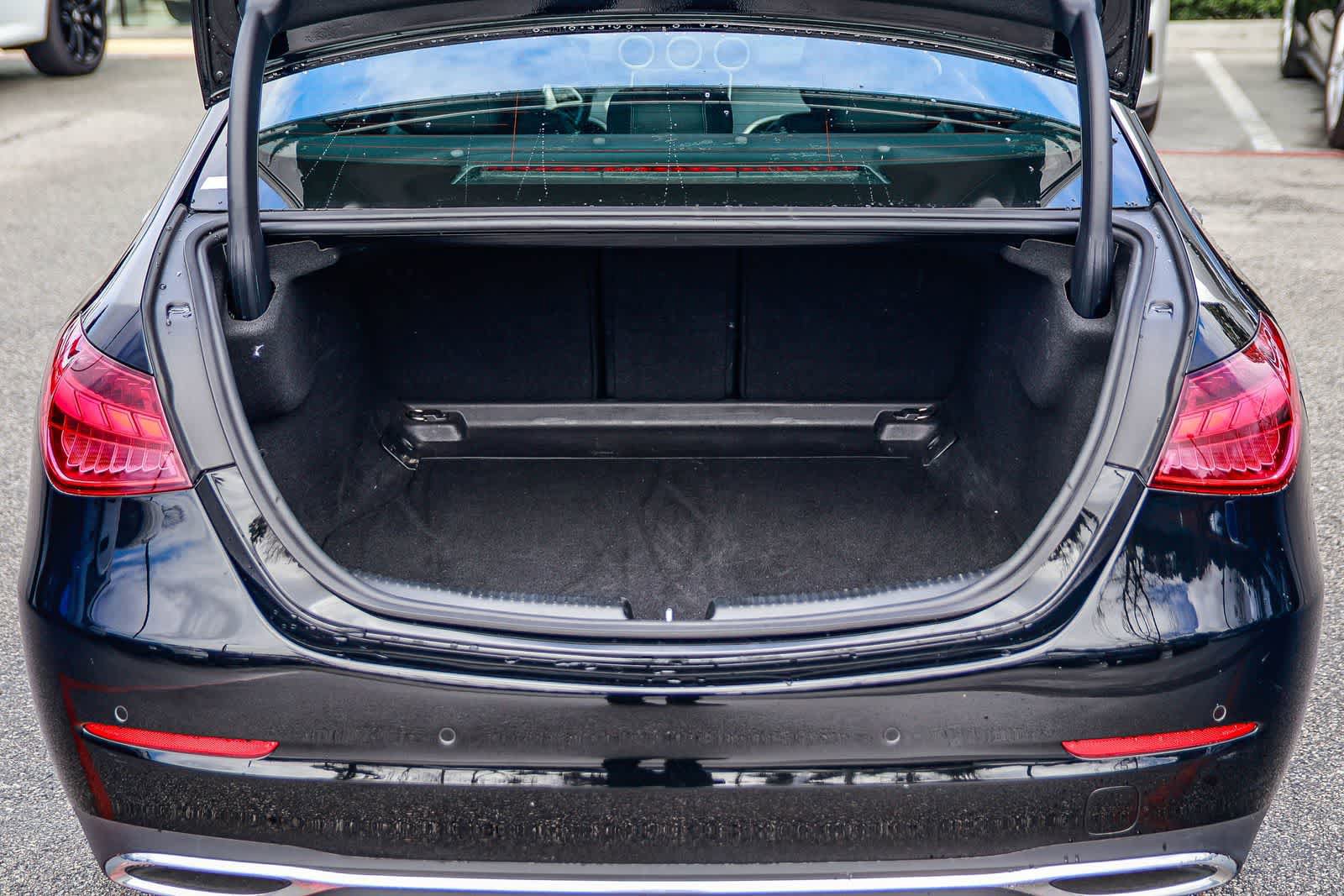 Used 2025 Mercedes-Benz C 300 4MATIC Sedan image 28