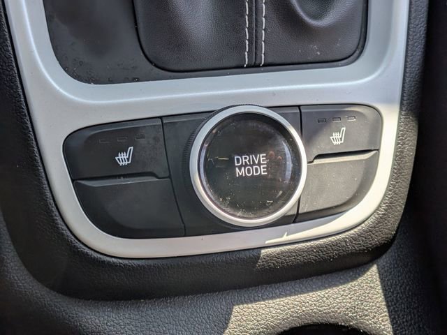 Used 2025 Hyundai Venue Limited image 25