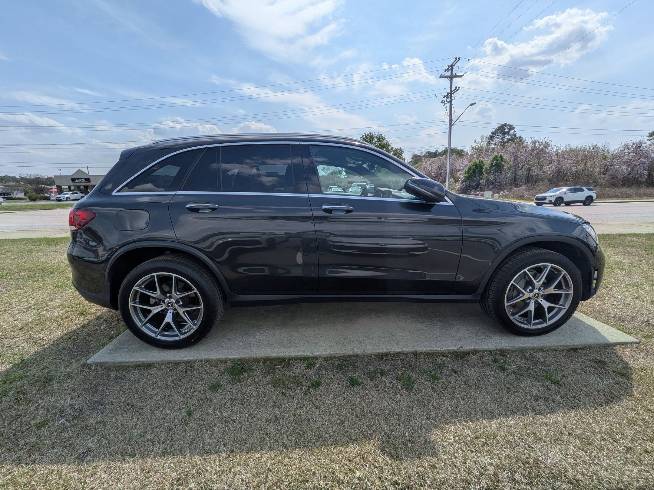 Used 2021 Mercedes-Benz GLC 300 image 2