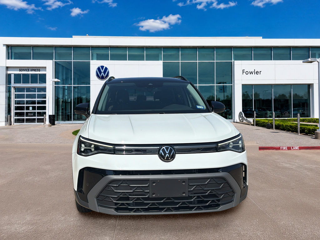 Used 2025 Volkswagen Taos SE FWD image 2