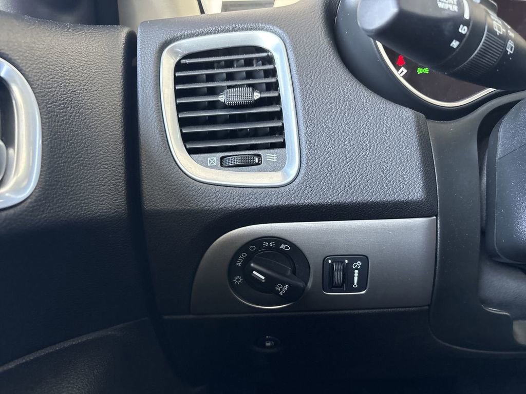 Used 2020 Dodge Durango SXT image 17