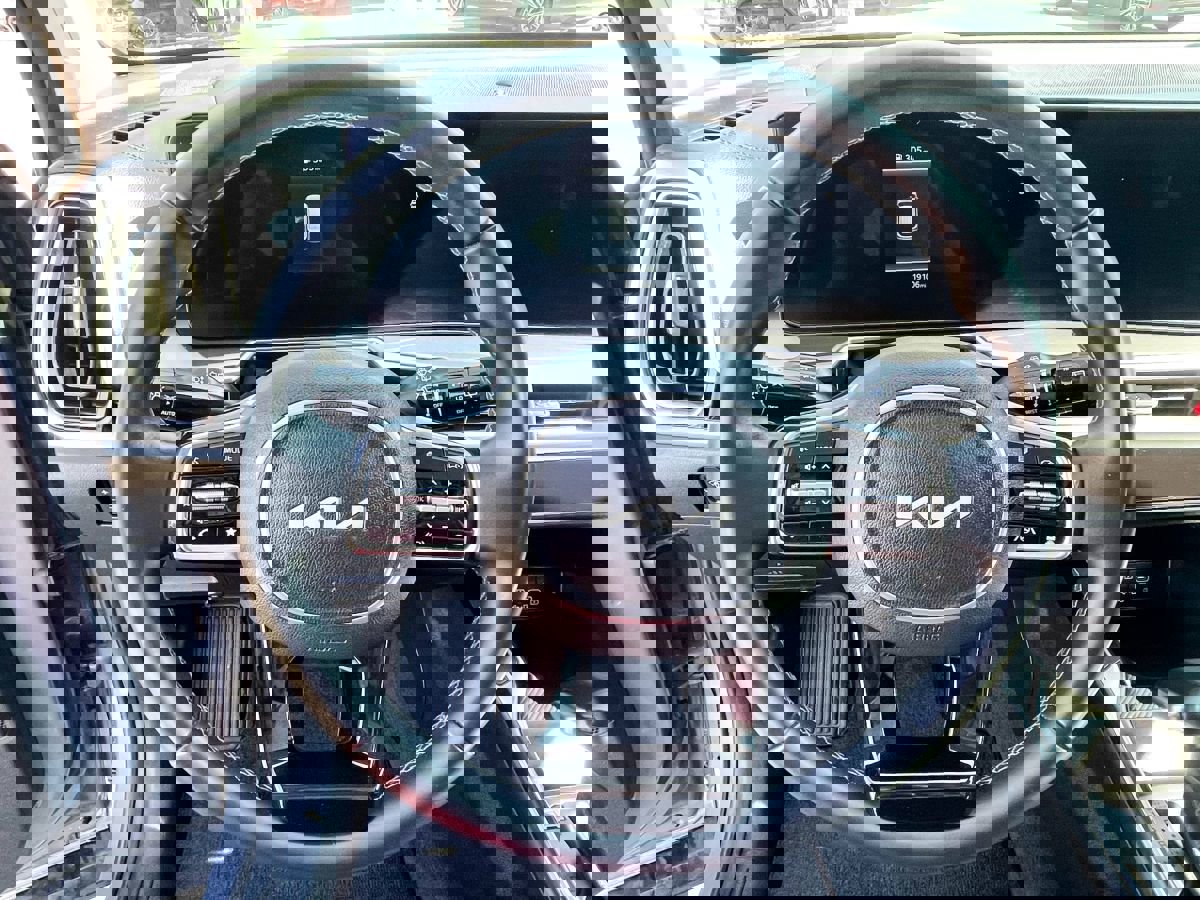 Used 2024 Kia Sorento S w/ Panoramic Sunroof Package image 11