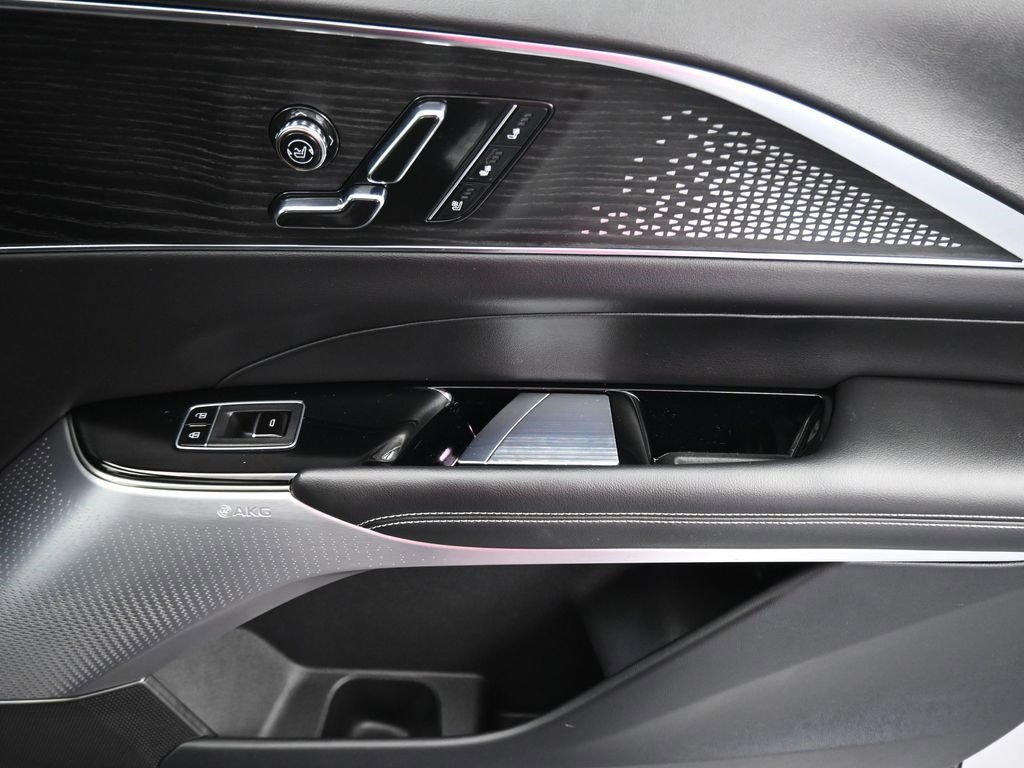 Used 2023 Cadillac Lyriq 2WD image 49