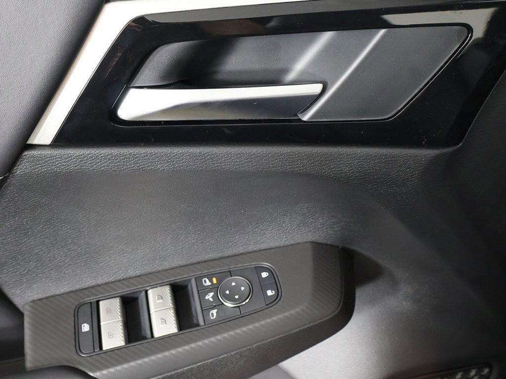 New 2025 Mitsubishi Outlander SE image 39