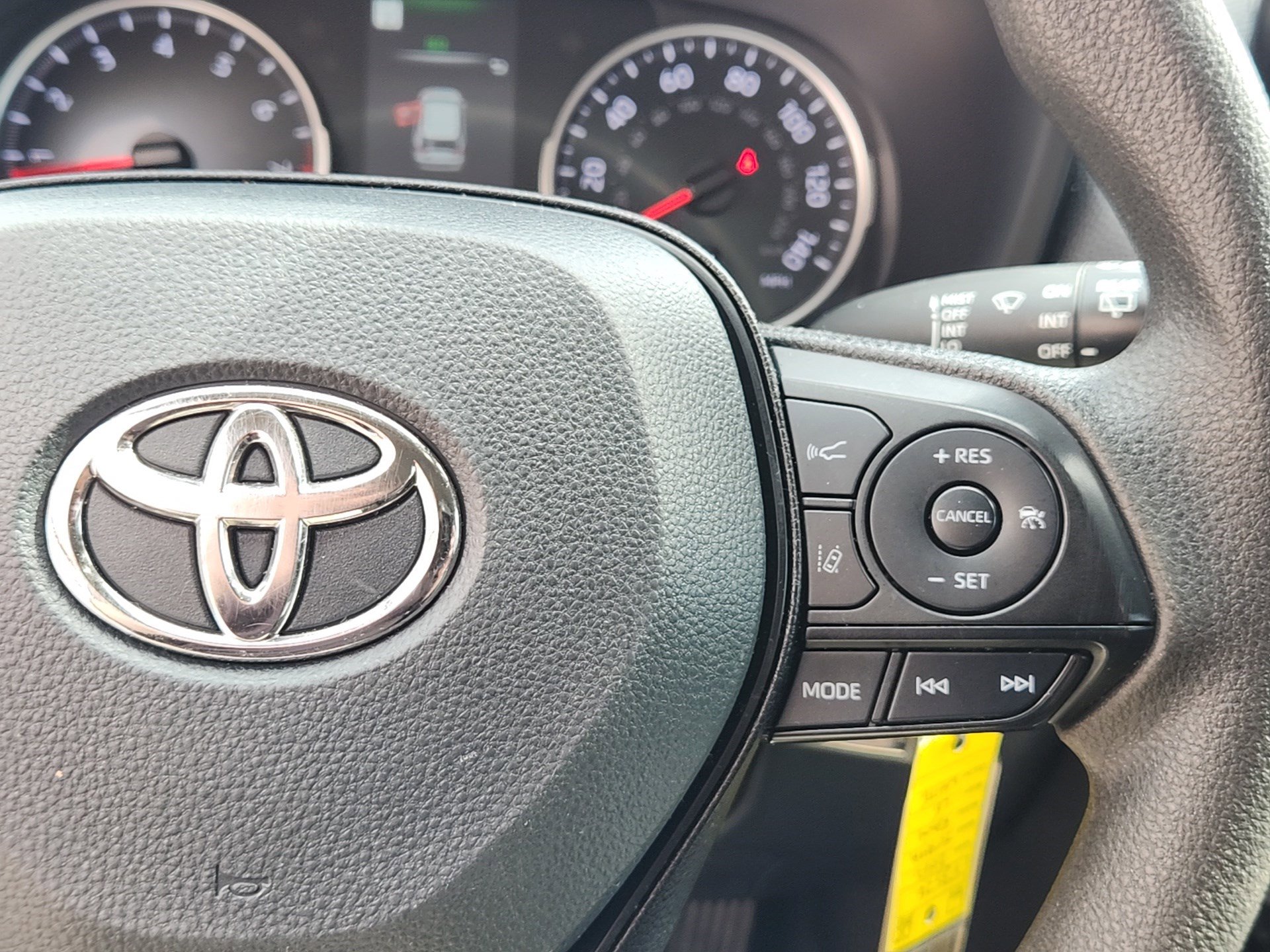 Used 2022 Toyota RAV4 LE image 17