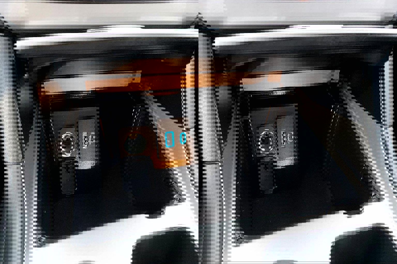 Used 2024 Ford Explorer XLT image 32