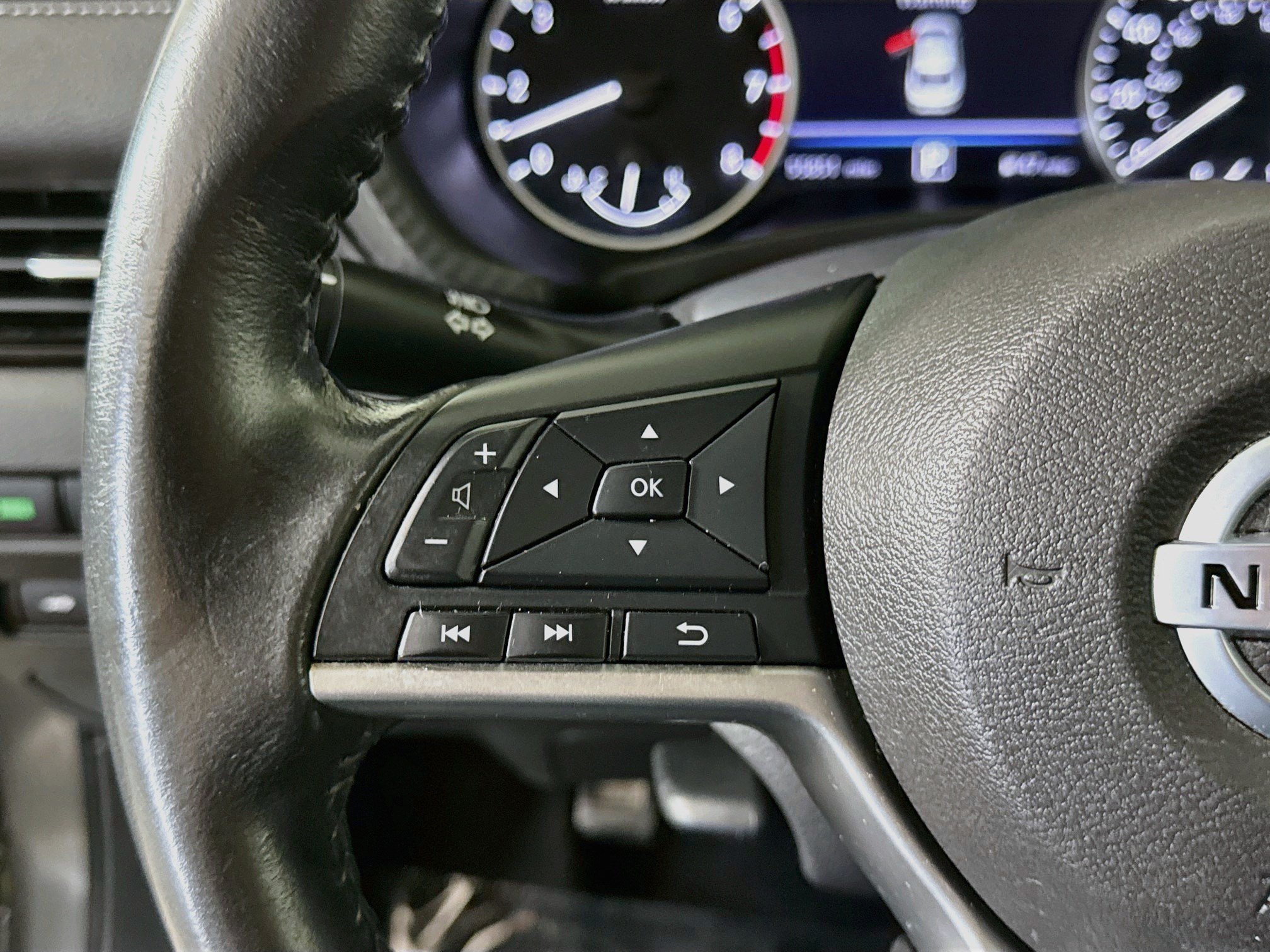 Used 2022 Nissan Sentra SV FWD image 14