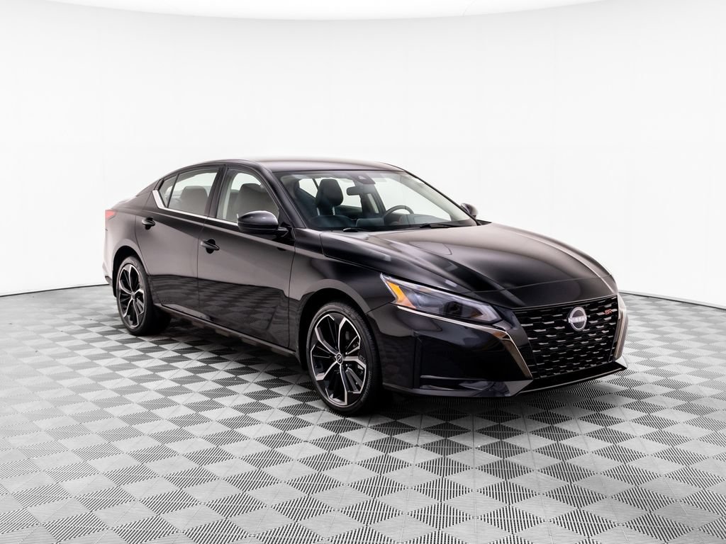 Used 2025 Nissan Altima 2.5 SR AWD/4WD image 8
