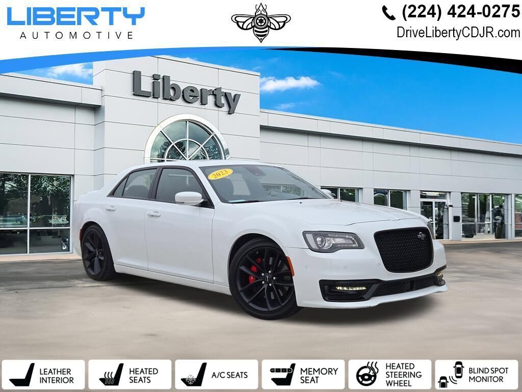 Used 2023 Chrysler 300 C image 1