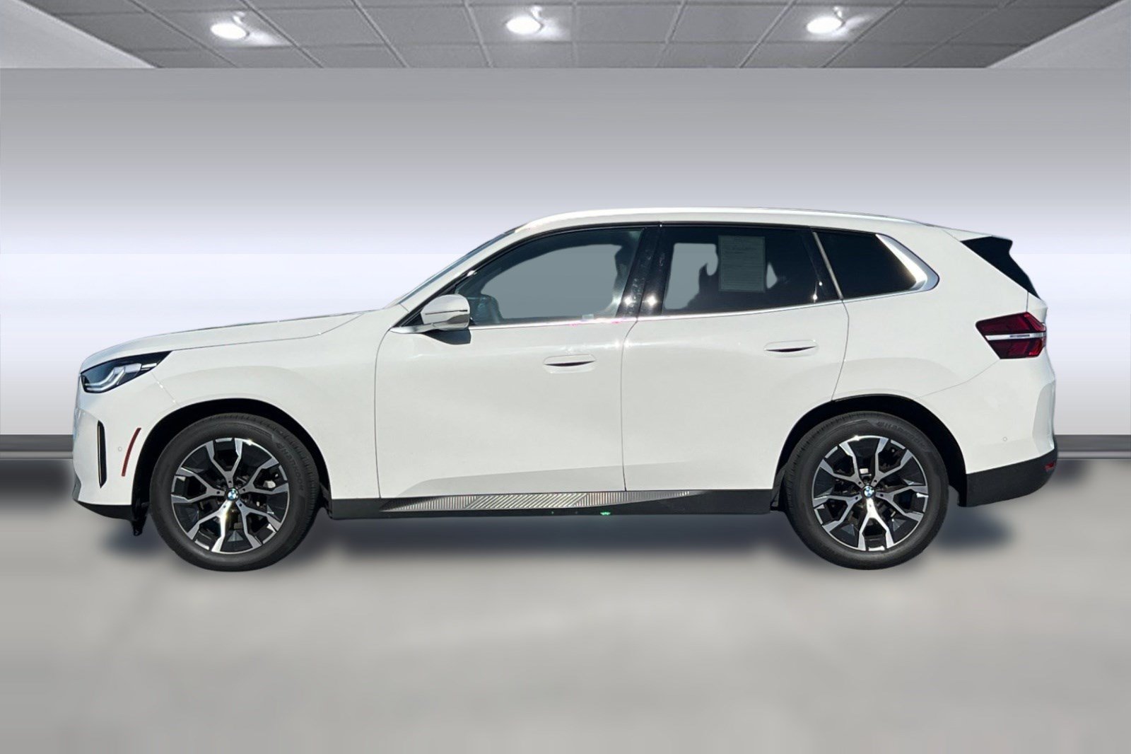 Used 2025 BMW X3 xDrive30i w/ Convenience Package AWD/4WD image 2