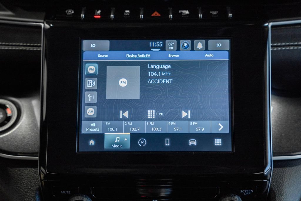 Certified 2023 Jeep Grand Cherokee Laredo AWD/4WD image 21