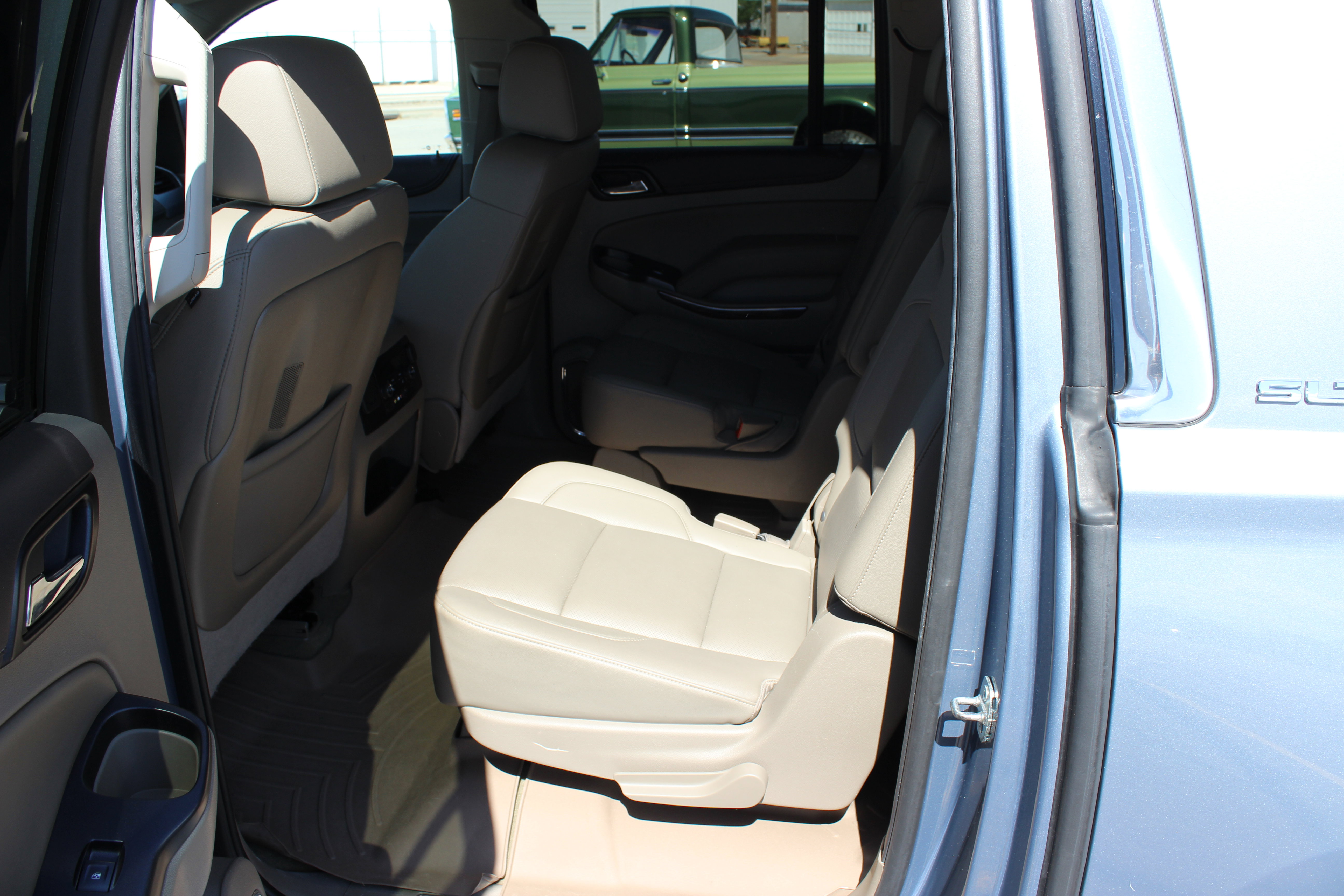 Used 2016 GMC Yukon XL SLT w/ Open Road Package AWD/4WD image 16