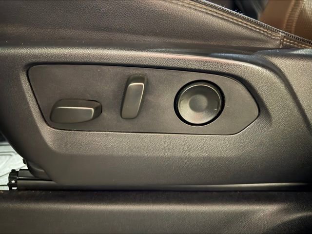 Used 2023 Chevrolet Silverado 1500 High Country w/ Technology Package image 18