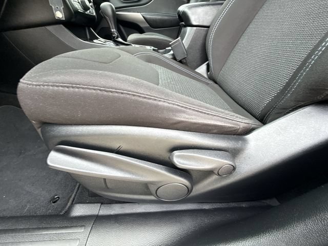 Used 2020 Jeep Cherokee Latitude FWD image 12