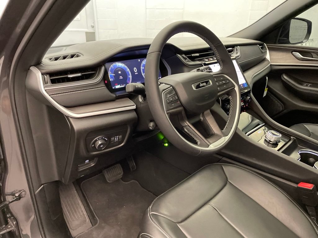 New 2025 Jeep Grand Cherokee L Limited w/ Luxury Tech Group II RWD image 13
