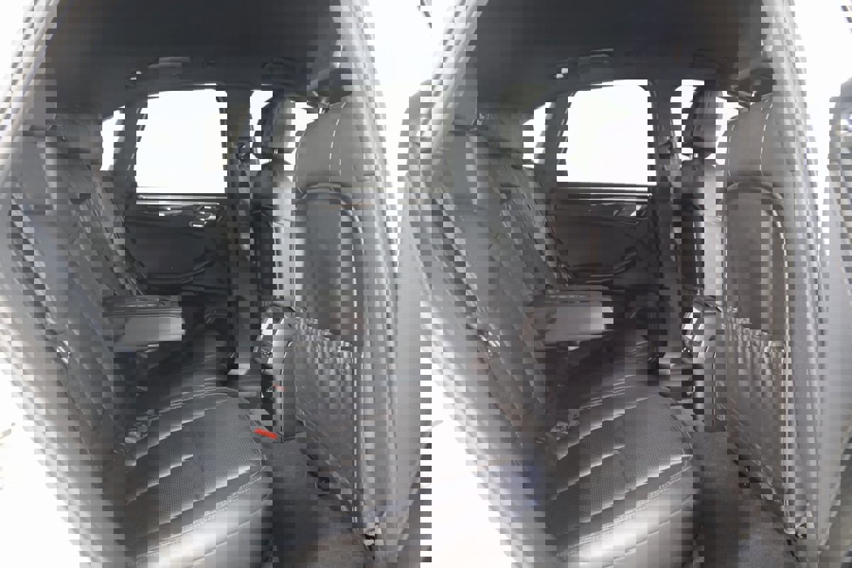 Used 2015 Porsche Macan S image 12