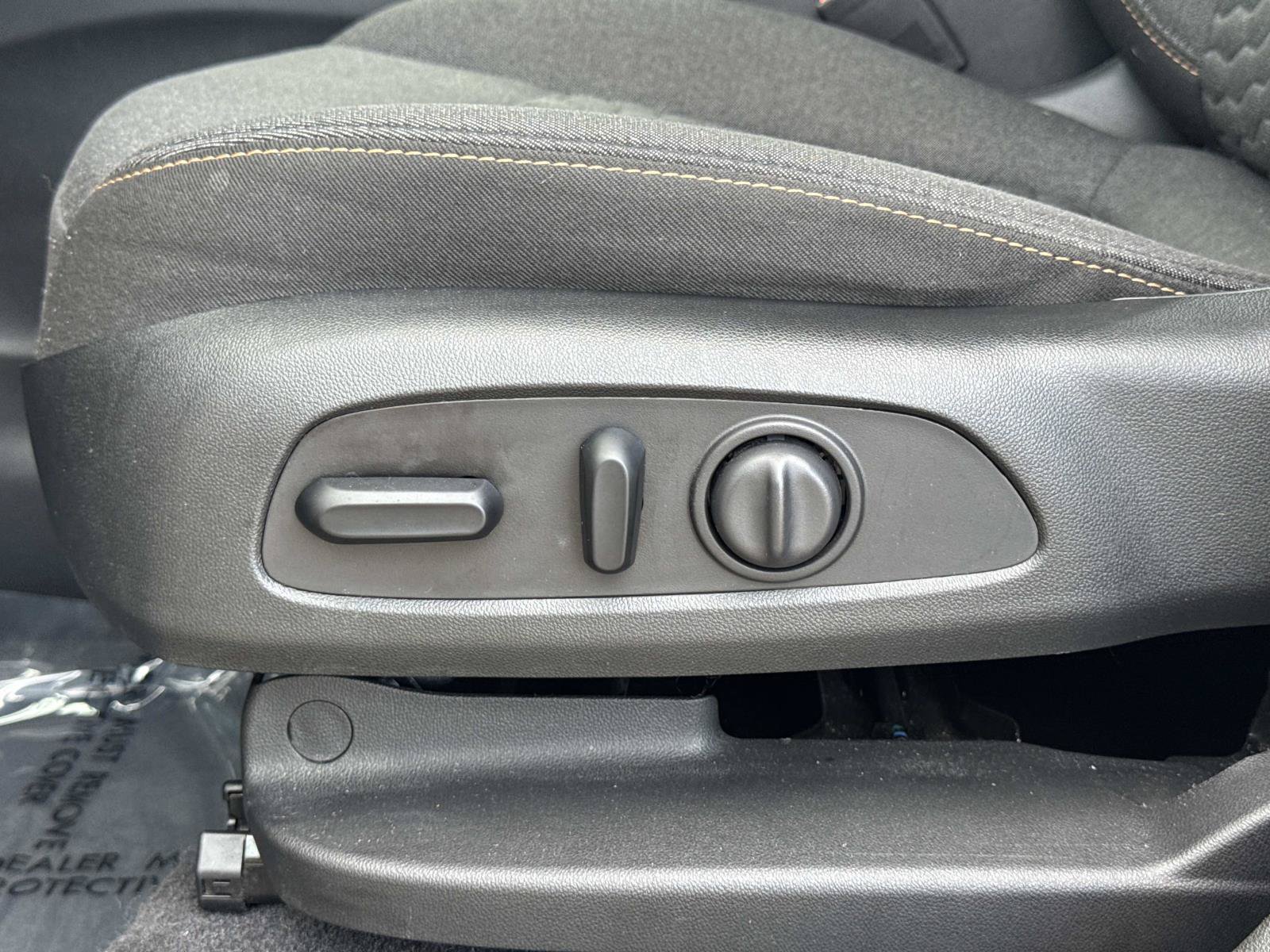 Used 2020 Chevrolet Equinox LT FWD image 23