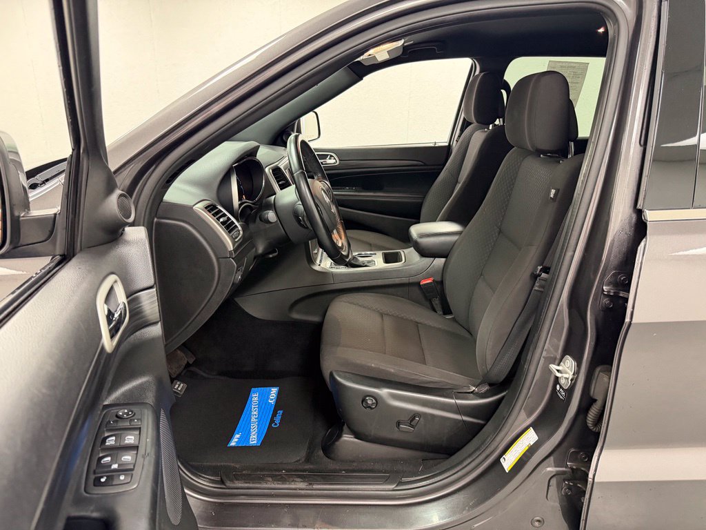 Used 2021 Jeep Grand Cherokee Laredo AWD/4WD image 18